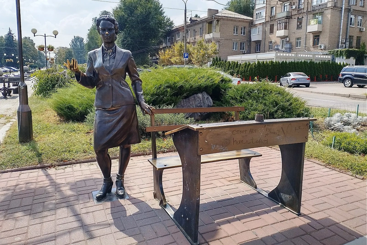 Памятник героям фильма «Весна на Заречной улице» в Запорожье. Фото © Wikipedia / Половко Сергей Николаевич