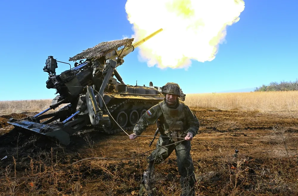 Армия России бьёт позиции ВСУ в Харьковской области, 18 октября 2025 года. Обложка © РИА «Новости» / Станислав Красильников