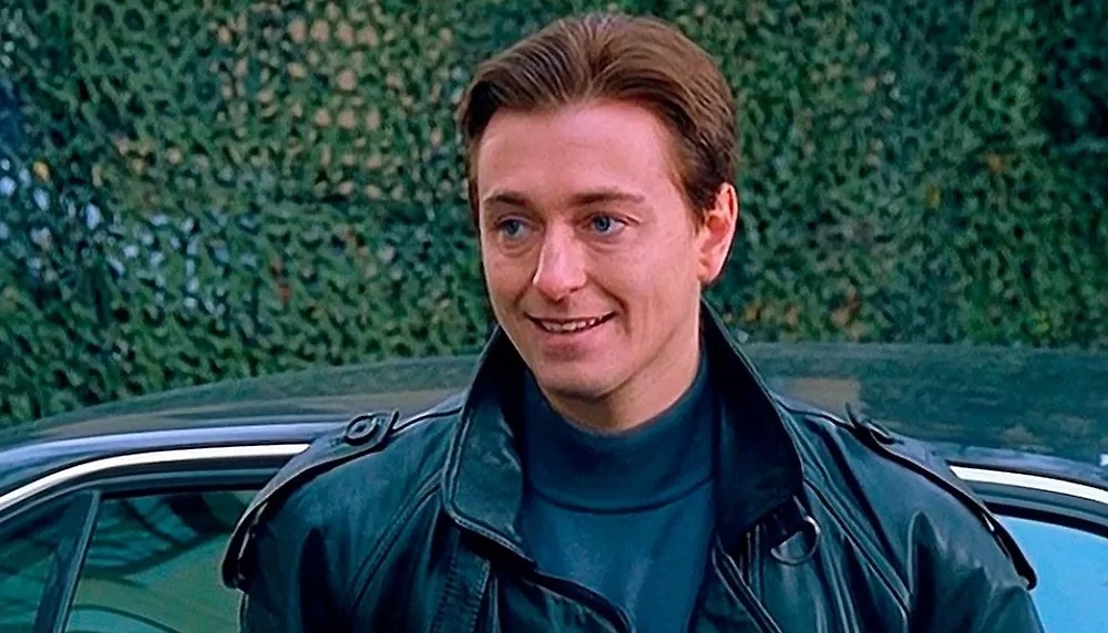 В сериале «Бригада» бандиты из 90-х показаны живыми, чувствующими людьми со своим кодексом чести. Фото © Кадр из фильма «Бригада», режиссёр Алексей Сидоров, сценарист Александр Акопов  / Kinopoisk