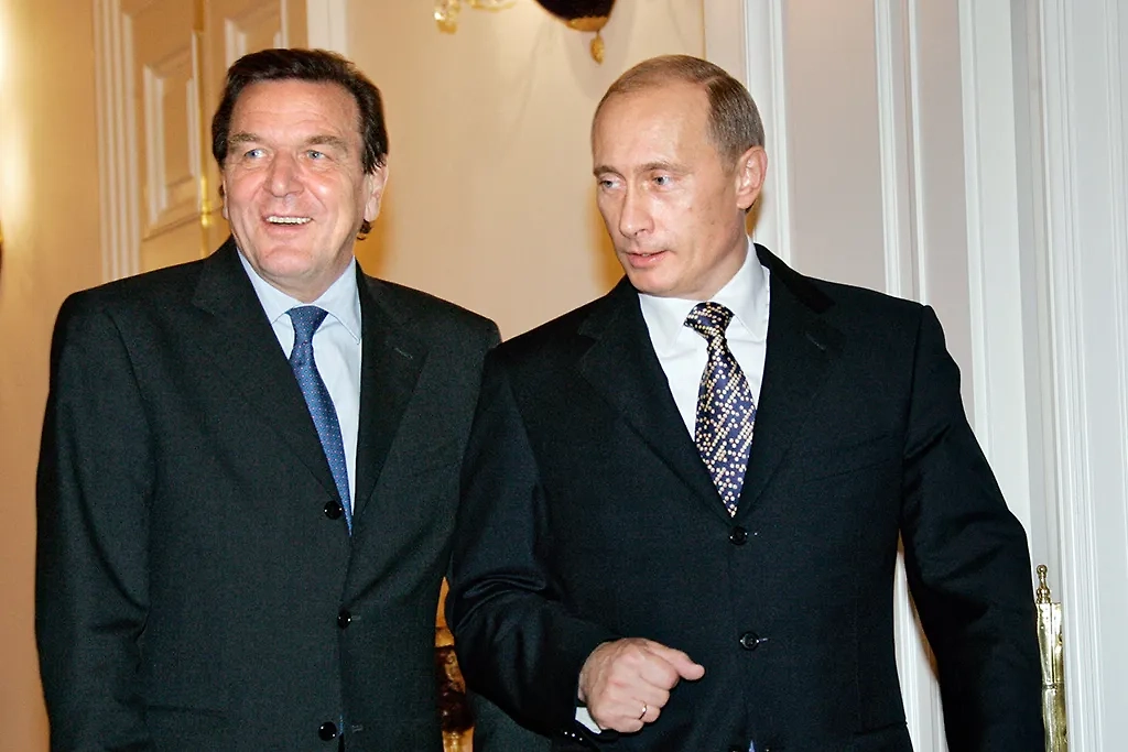 Экс-канцлер Германии Герхард Шрёдер и. Владимир Путин. Обложка © ТАСС / Владимир Родионов