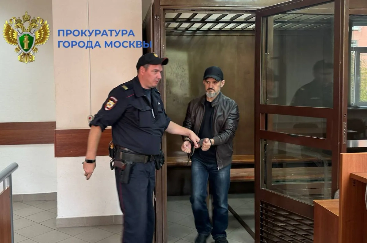 В Москве после залива квартиры обнаружили наркоплантацию и запрещенные вещества. Обложка © Фото / ПРОКУРАТУРА МОСКВЫ