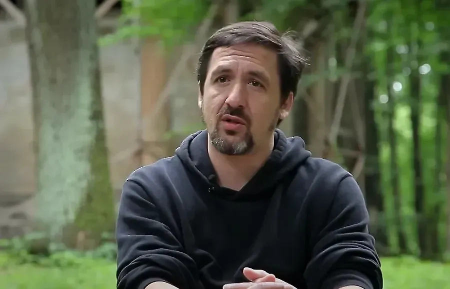 Артур Смольянинов*. Обложка © YouTube / Говорящие Головы