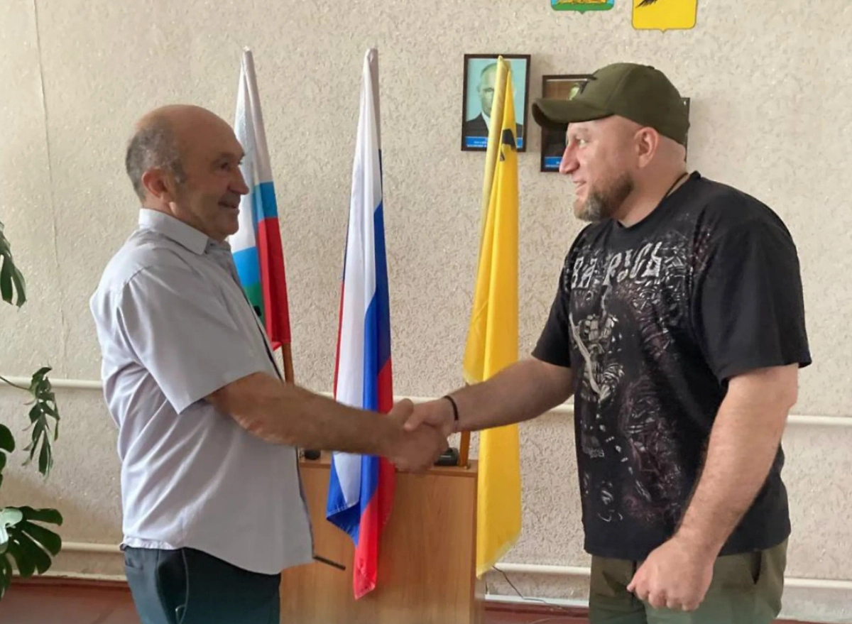 Сергей Кулаков (слева). Обложка © Telegram / Грайворонский муниципальный округ