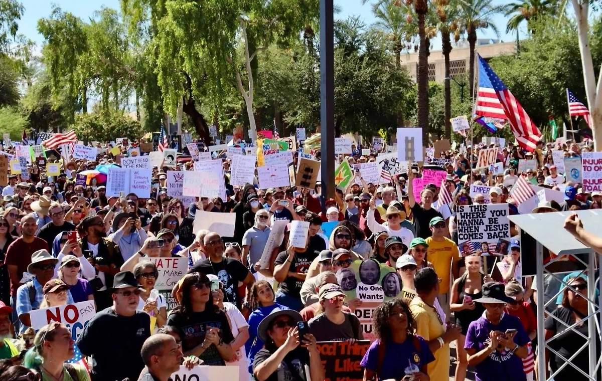 Протесты в США. Обложка © Х / Yassamin Ansari