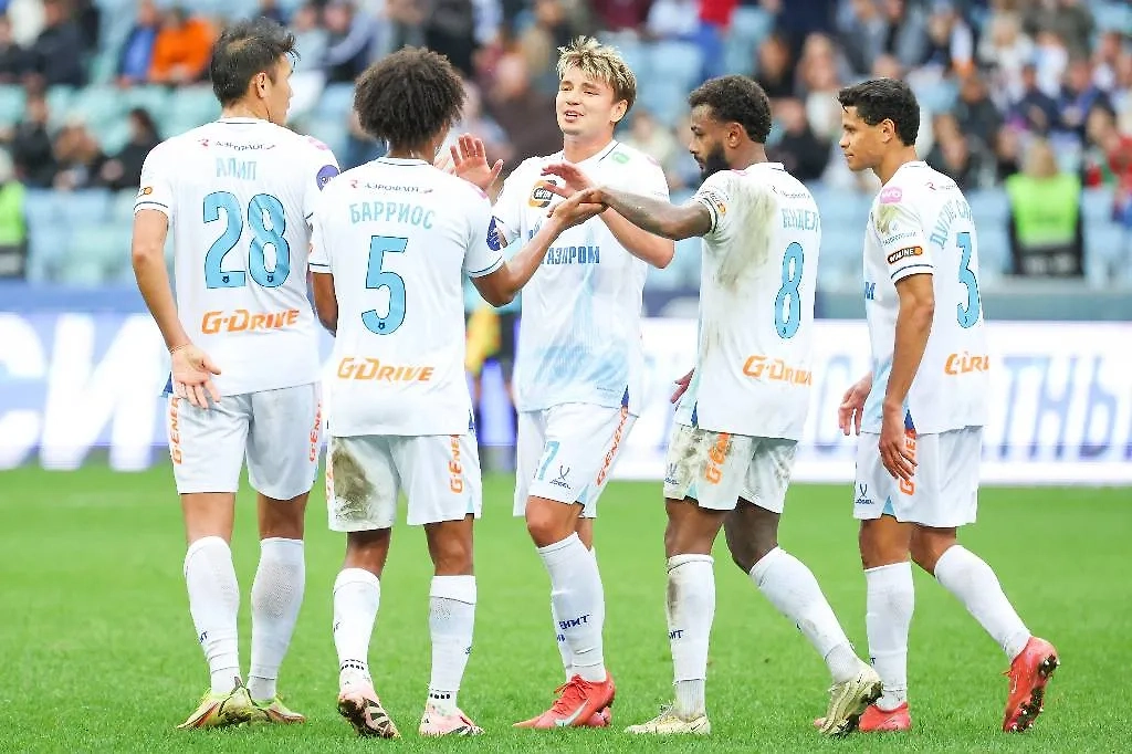 Футболисты ФК «Зенит». Обложка © ТАСС / Дмитрий Феоктистов