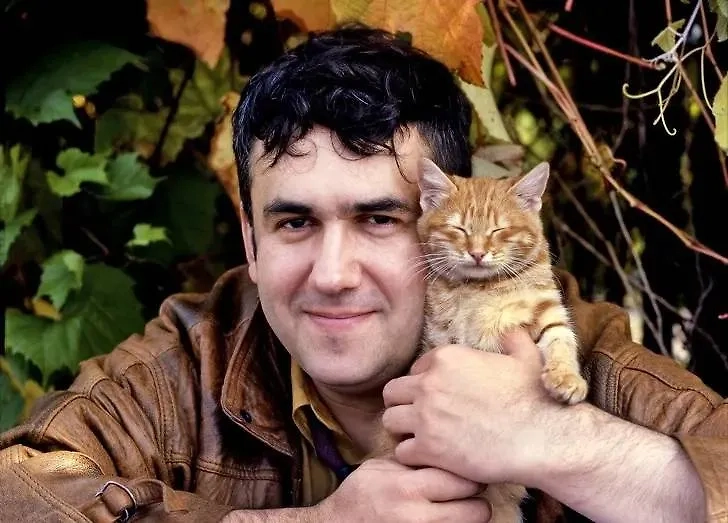 Станислав Садальский и котик. Обложка © VK / Станислав Садальский
