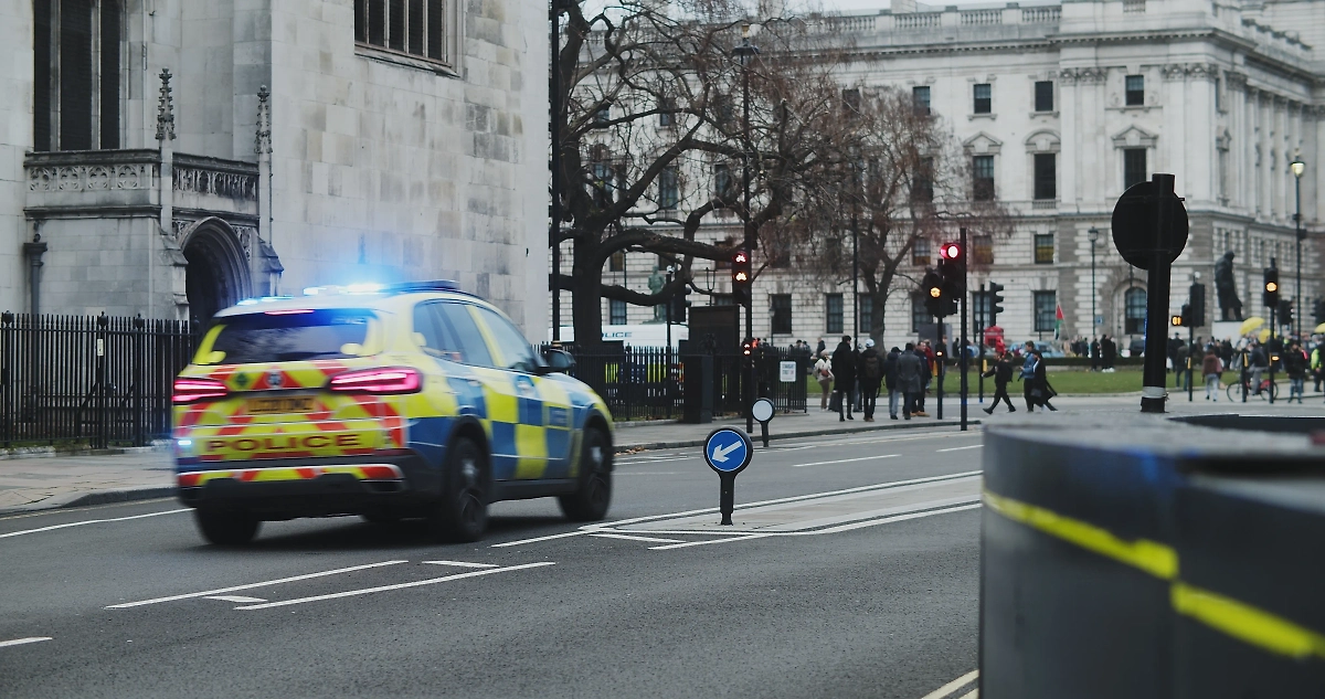 Обложка © Shutterstock / FOTODOM / RobertoBarcellona