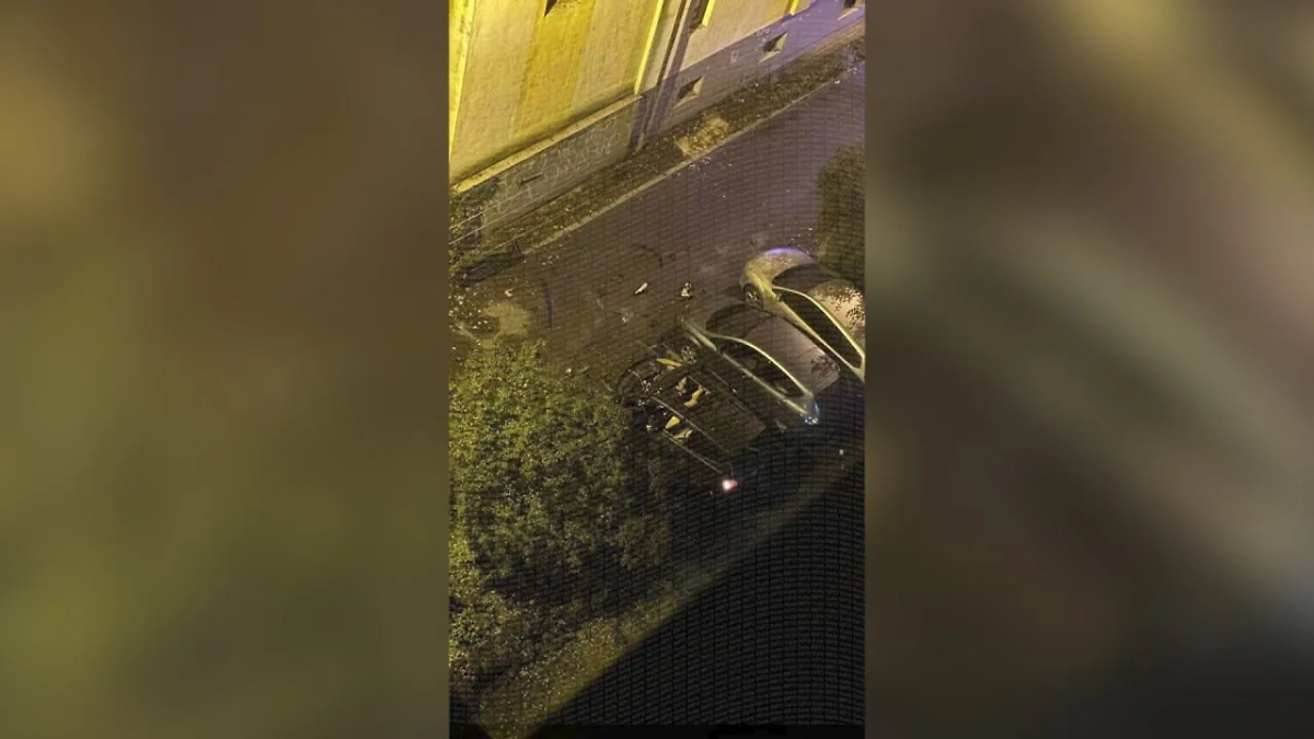 В Киеве автомобиль взорвался во дворе жилых многоэтажек. Фото © Страна.ua