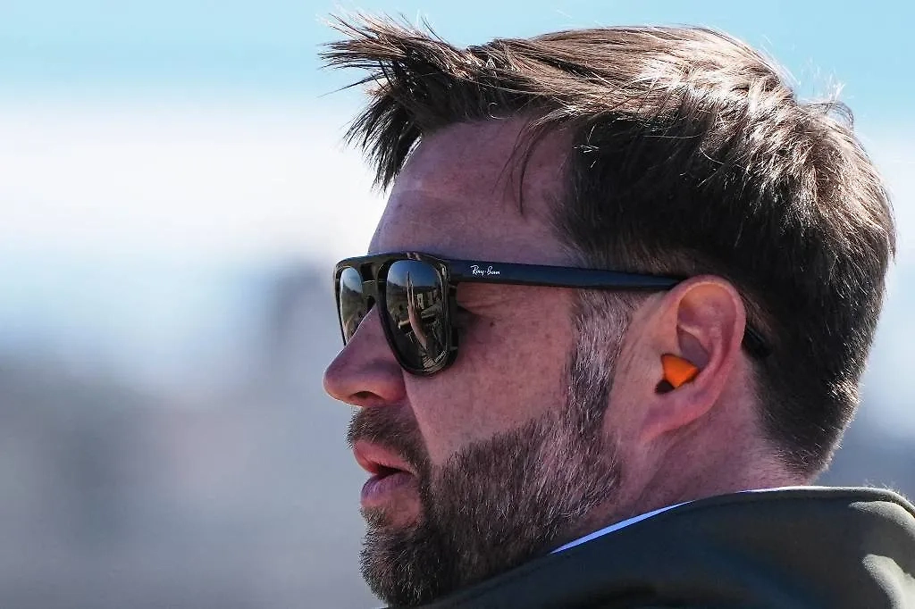 Джей Ди Вэнс. Обложка © ТАСС / AP / Gregory Bull