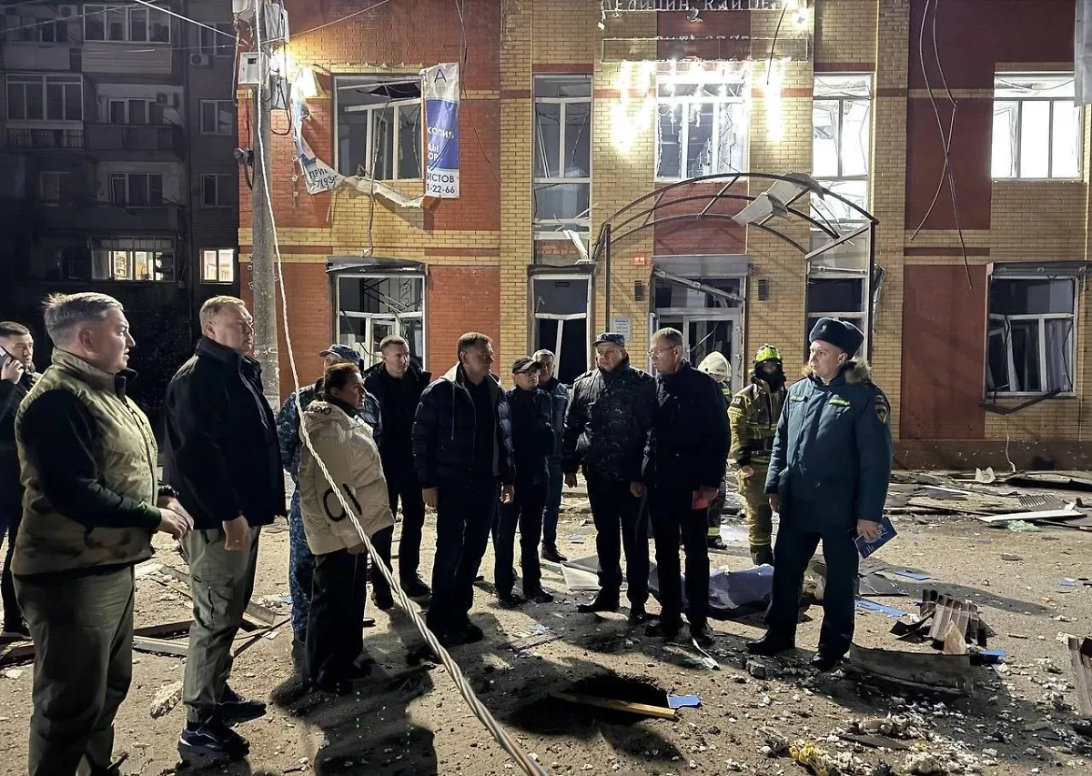 Медицинский центр повреждён в результате инцидента с БПЛА в Батайске. Обложка © Telegram / Юрий Слюсарь