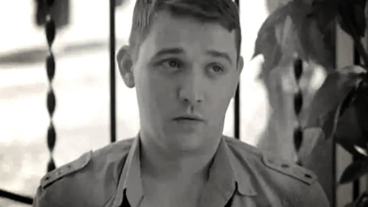 Обложка © Кадр из фильма «Улицы разбитых фонарей» режиссер Александр Рогожкин и др. сценарист Андрей Кивинов / Kinopoisk