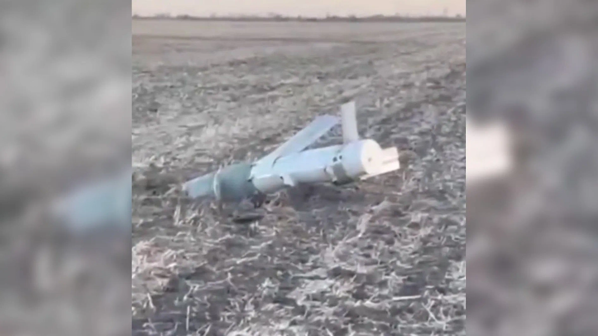 Российская бомба УМПК с удлинённой хвостовой частью и реактивным двигателем. Обложка © Telegram / Кирилл Фёдоров / Война История Оружие