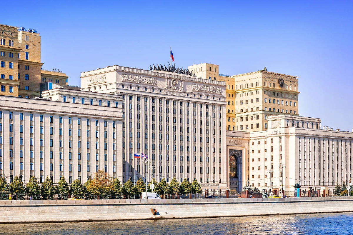 Обложка © Shutterstock / FOTODOM / Baturina Yuliya