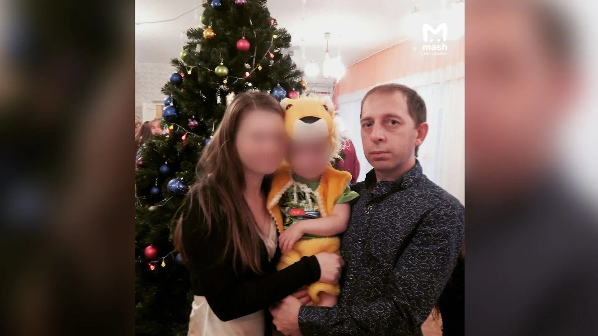Погибший мужчина с супругой и сыном. Обложка © Telegram / «Mash на Мойке»