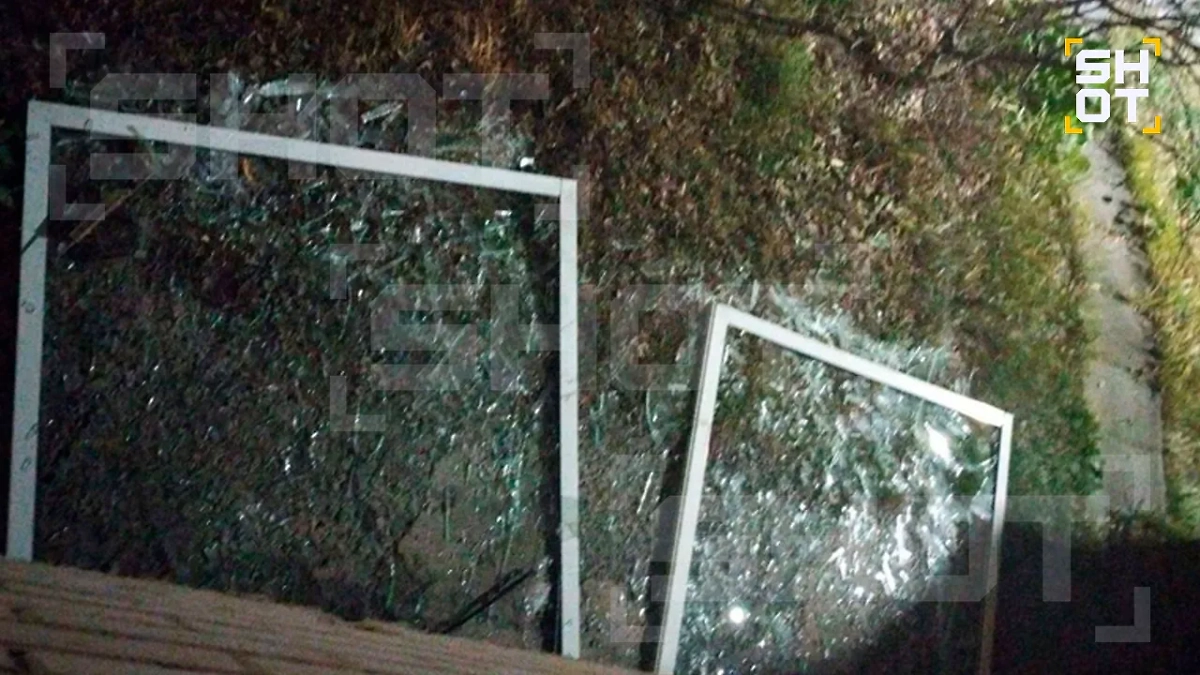 В жилых домах микрорайона Чурилово выбило окна в квартирах. Фото © SHOT