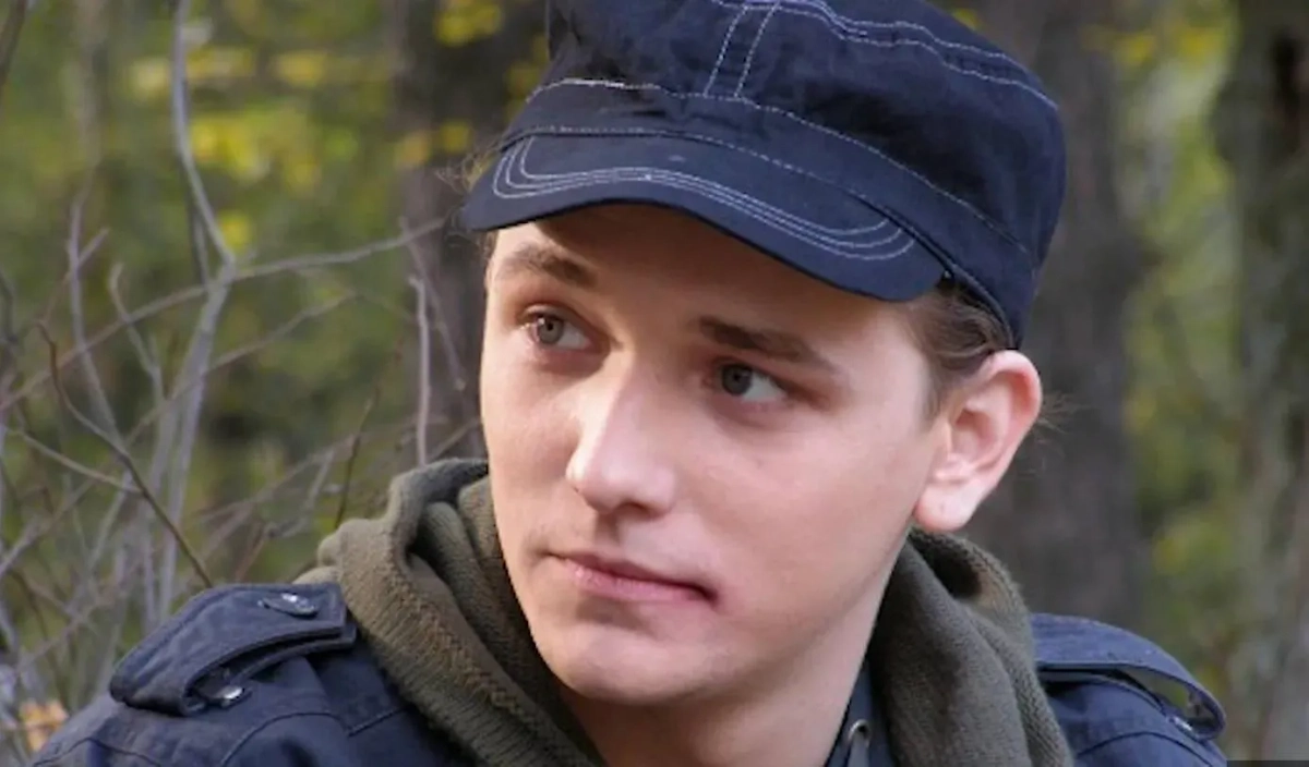 Иван Безбородов. Обложка ©  Кадр из фильма «Улицы разбитых фонарей» режиссер Александр Рогожкин и др. сценарист Андрей Кивинов / Kinopoisk