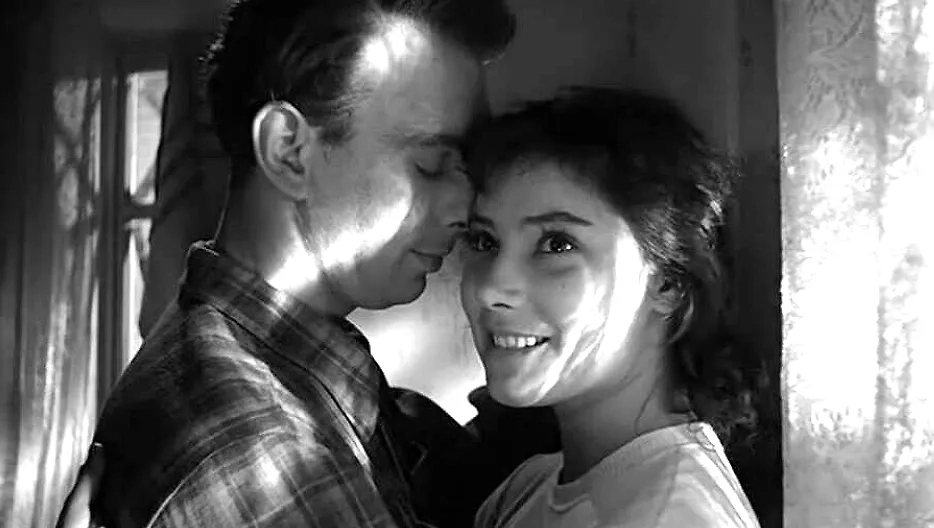 Трагические финалы в советском кино: фильмы, которые ломают сердце. Фото © Кадр из фильма «Летят журавли», режиссёр Михаил Калатозов, сценарист Виктор Розов / Kinopoisk