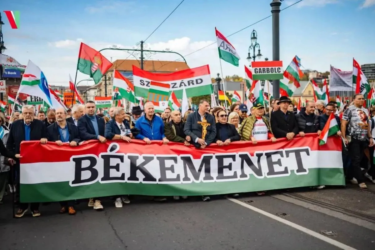 Участники акции «Марш мира» в Венгрии. Фото © Facebook (соцсеть запрещена в РФ; принадлежит корпорации Meta, которая признана в РФ экстремистской) / Victor Orban
