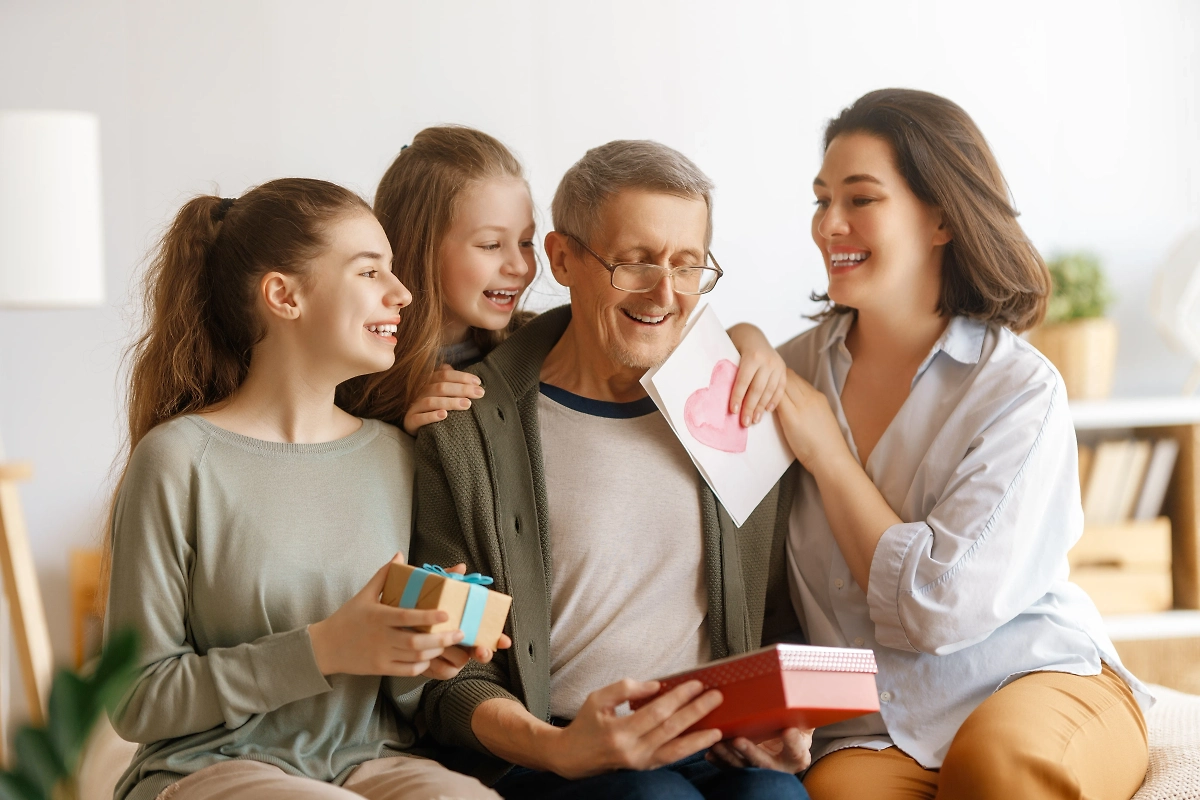 День бабушек и дедушек 2025: Поздравления от близких. Фото © Shutterstock / FOTODOM / Yuganov Konstantin