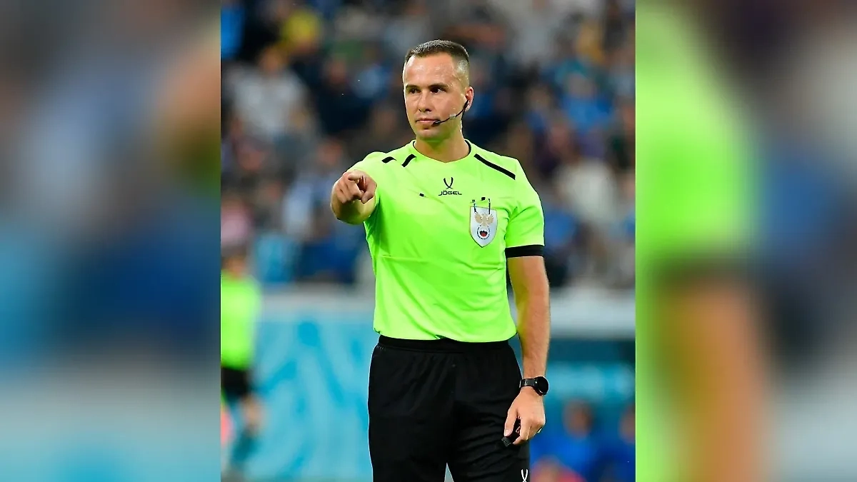 Игорь Захаров. Обложка © VK / ФК «Чайка»