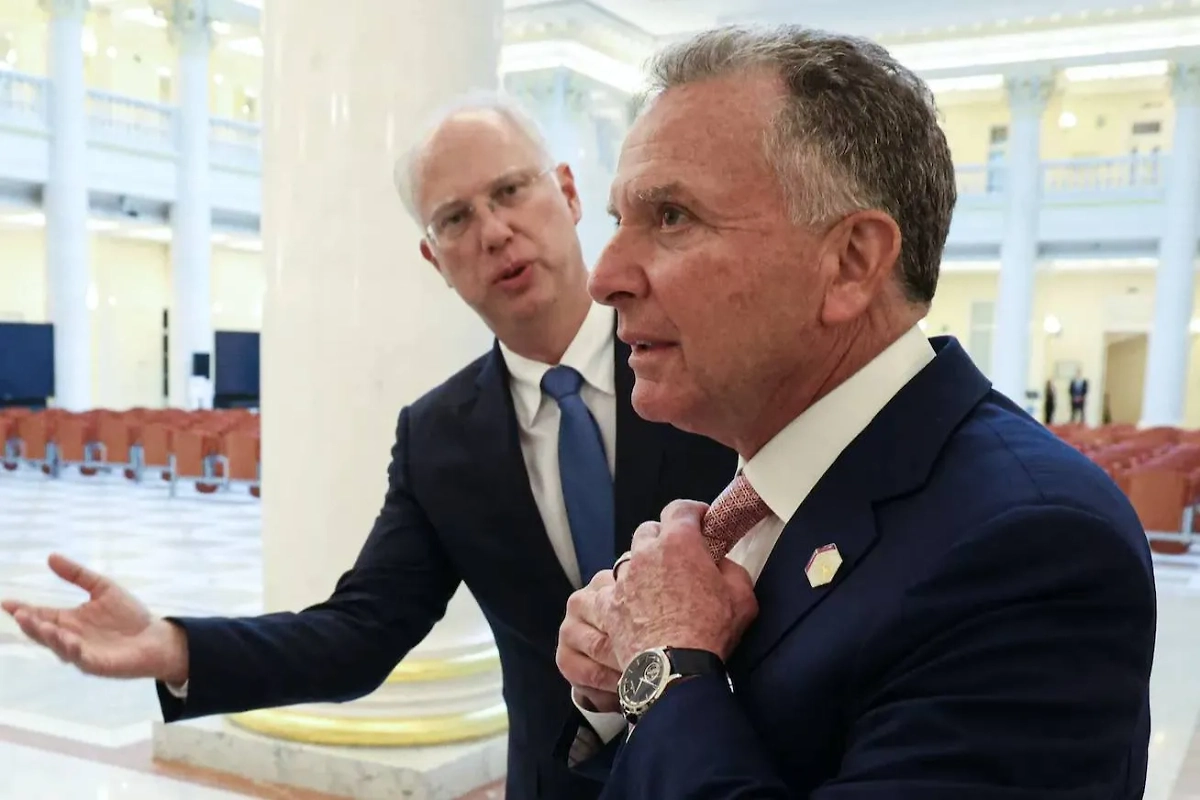 Кирилл Дмитриев и Стивен Уиткофф. Обложка © ТАСС / Вячеслав Прокофьев