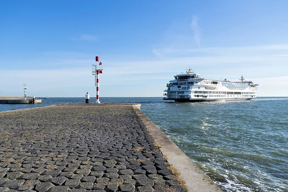 Пассажирам парома Seabridge пообещали компенсацию после неудачного рейса в Сочи