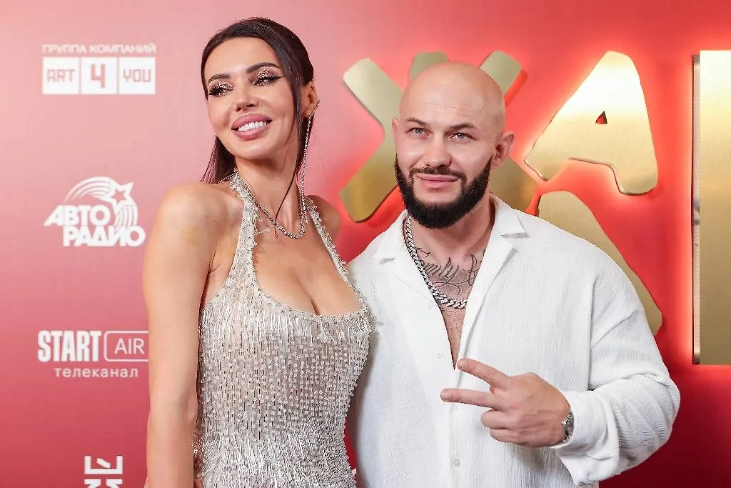 Самойлова с мужем. Обложка © ТАСС / Владимир Андреев