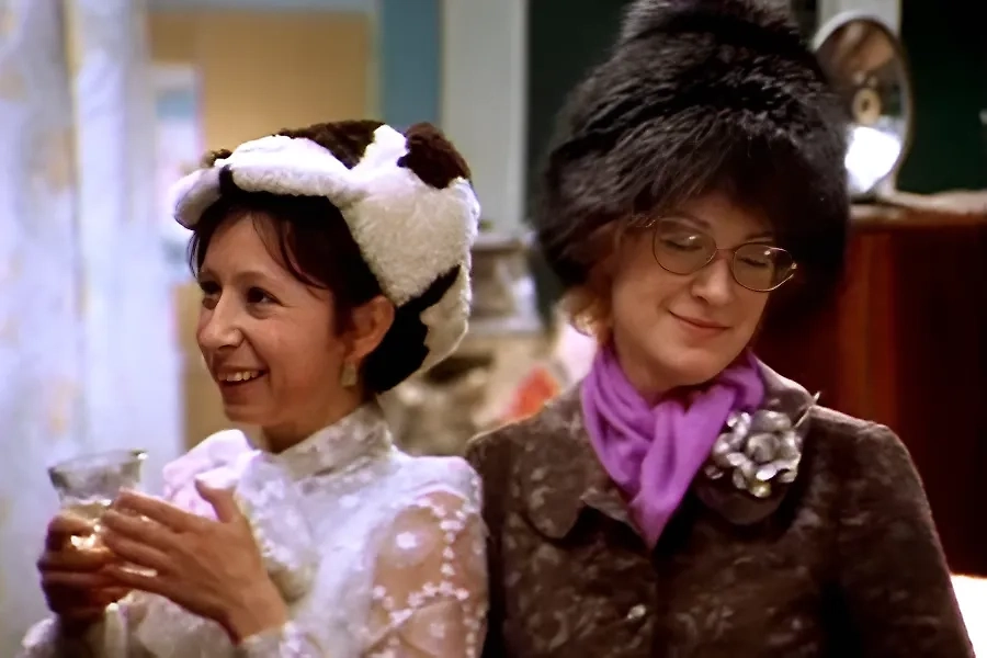 Обложка © Кадр из фильма «Ирония судьбы, или С лёгким паром!», режиссёр Эльдар Рязанов, сценаристы Эмиль Брагинский, Эльдар Рязанов / Kinopoisk