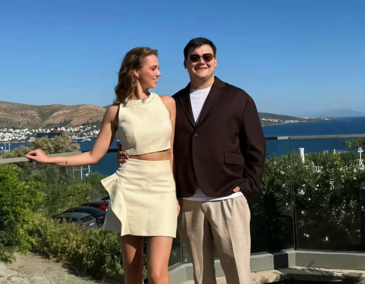 Александр Круг с избранницей. Обложка © Instagram (признан экстремистской организацией и запрещён на территории Российской Федерации)/ alexanderkkrug