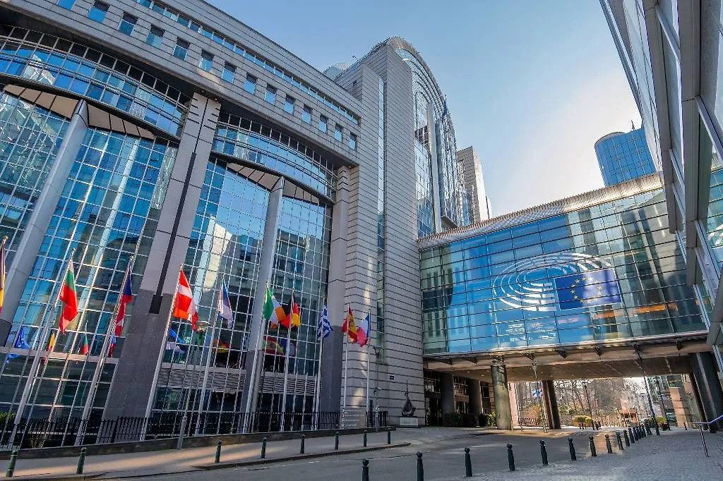 Обложка © Shutterstock / FOTODOM / HJBC