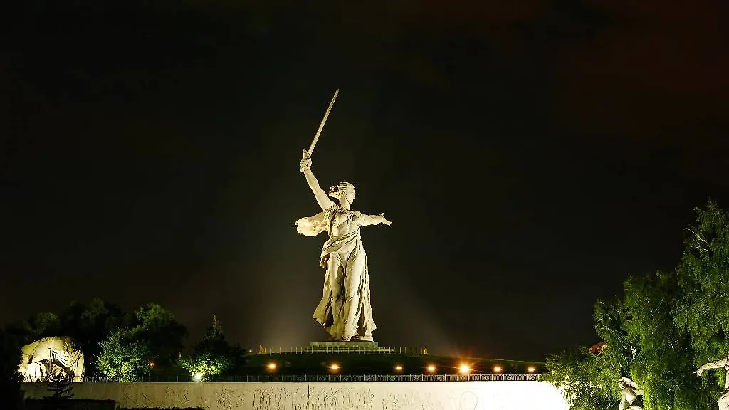 Обложка © Shutterstock / FOTODOM / Collection Maykova