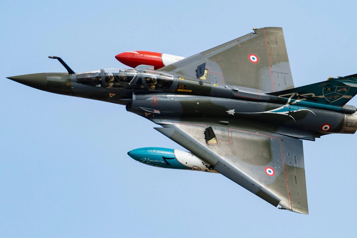 Обложка © Wikipedia / Graham Haley. Couteau Delta Mirage 2000D