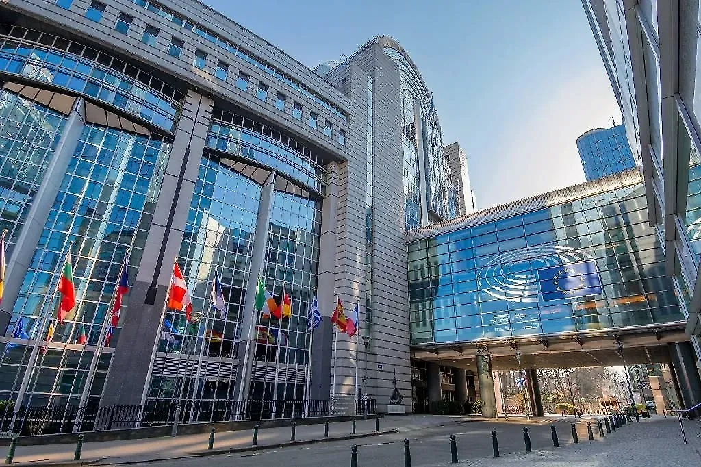 Обложка © Shutterstock / FOTODOM / HJBC