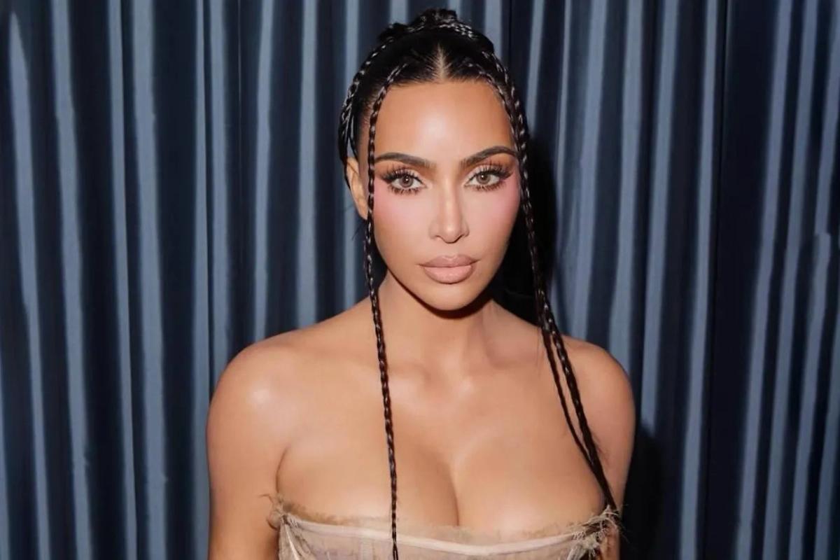 Ким Кардашьян. Обложка © Instagram (признан экстремистской организацией и запрещён на территории РФ) / kimkardashian