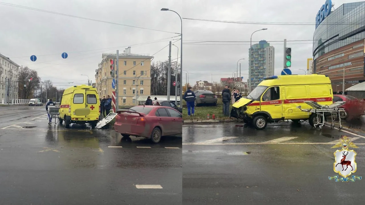 В Нижегородской области реанимобиль перевернулся после столкновения с BMW. Фото © Telegram / Полиция Нижегородской области