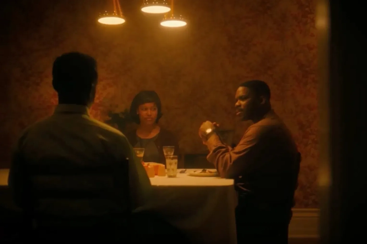 Сюжет «Оно: добро пожаловать в Дерри», сериала 2025 года, основан на книге Стивена Кинга. Фото © «Оно: Добро пожаловать в Дерри», режиссёр Андрес Мускетти, сценаристы Андрес Мускетти, Барбара Мускетти, Стивен Кинг и др. / Kinopoisk