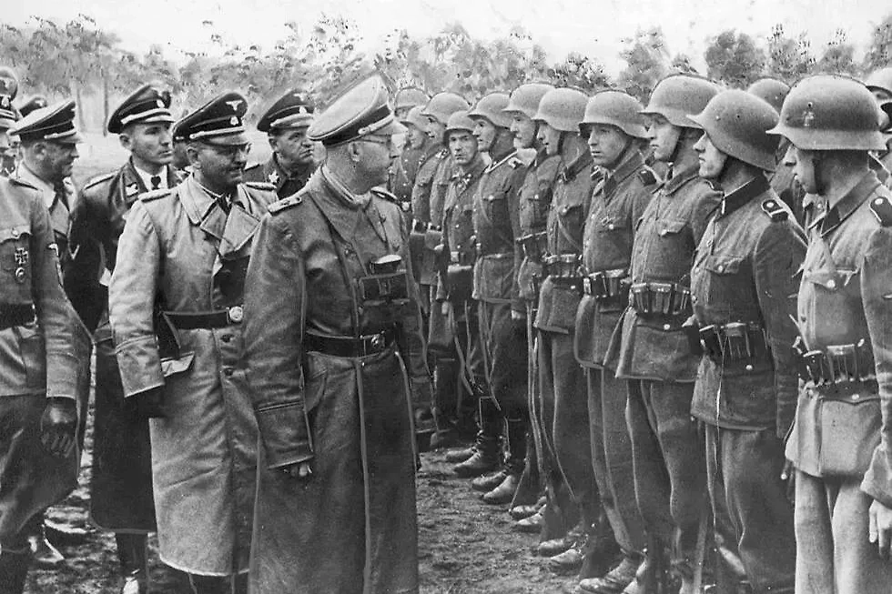 Генрих Гиммлер инспектирует солдат 14-й дивизии СС «Галичина». Обложка © Wikipedia / Archiwa państwowe