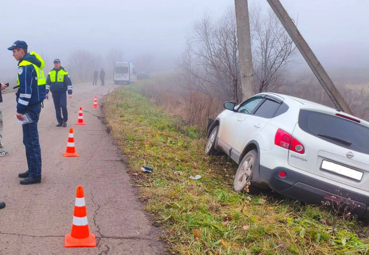 Сотрудники на месте ЧП. Фото © SHOT