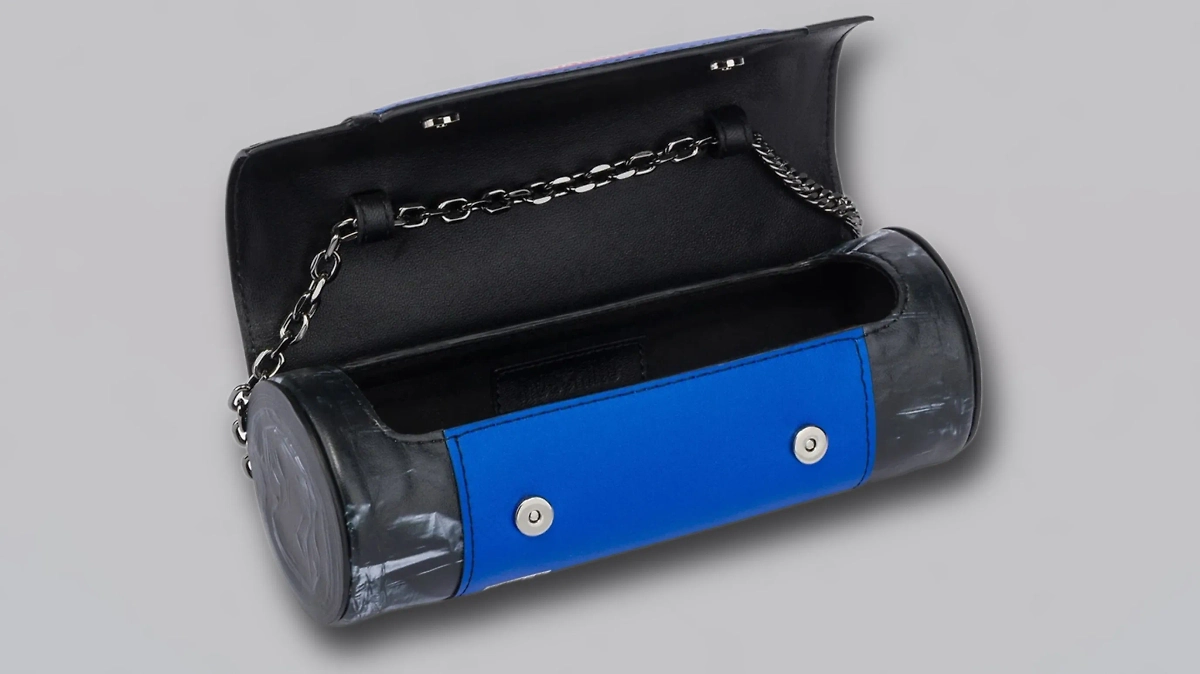 Клатч Moschino. Фото © CDEK.Shopping.