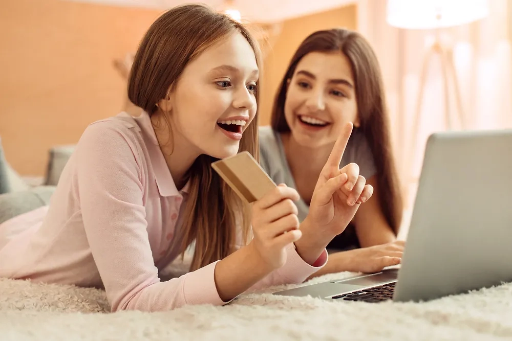 Обложка © Shutterstock / FOTODOM / YAKOBCHUK VIACHESLAV