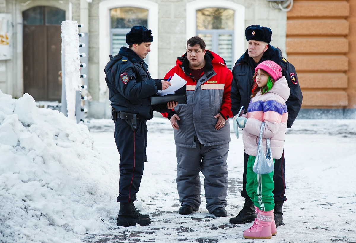 Роман Попов в кинокартине. Фото © Фильм «Письмо Деду Морозу» (2025). Пресс-служба Киностудии им. М. Горького, Софья Анцупова