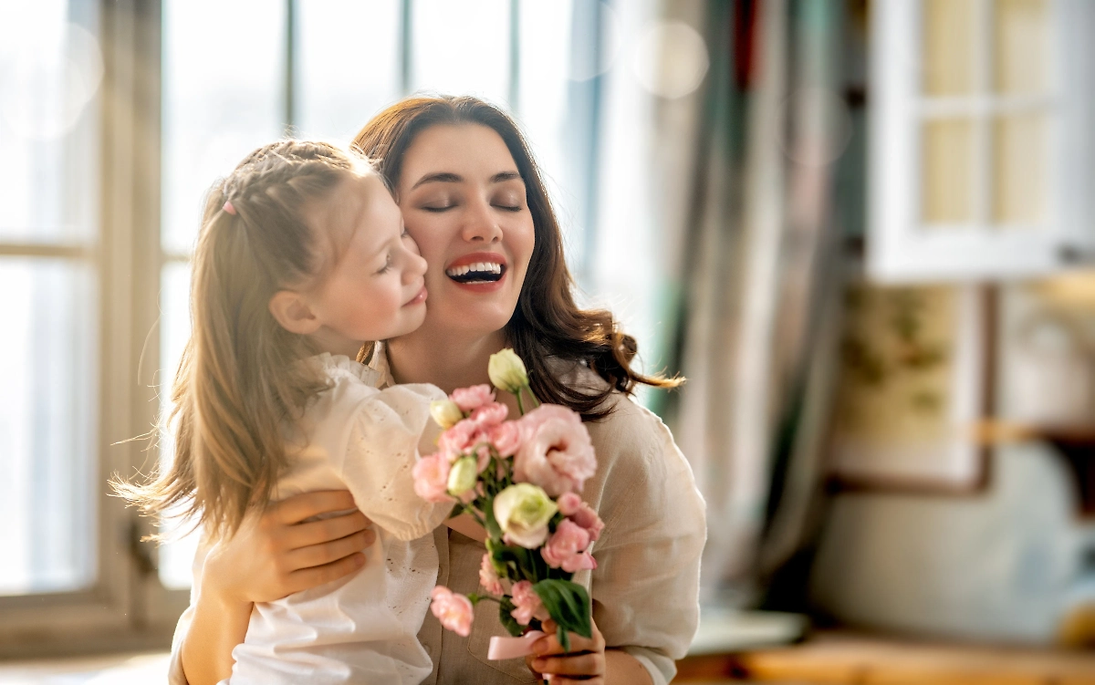 Какого числа День матери в России в 2025 году и как его отмечают. Фото © Shutterstock / FOTODOM / Yuganov Konstantin