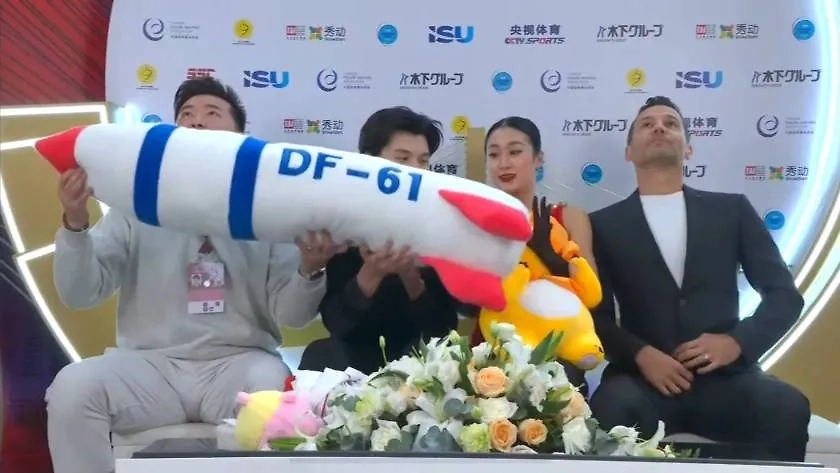 Обложка © Cyrus_In_The_X