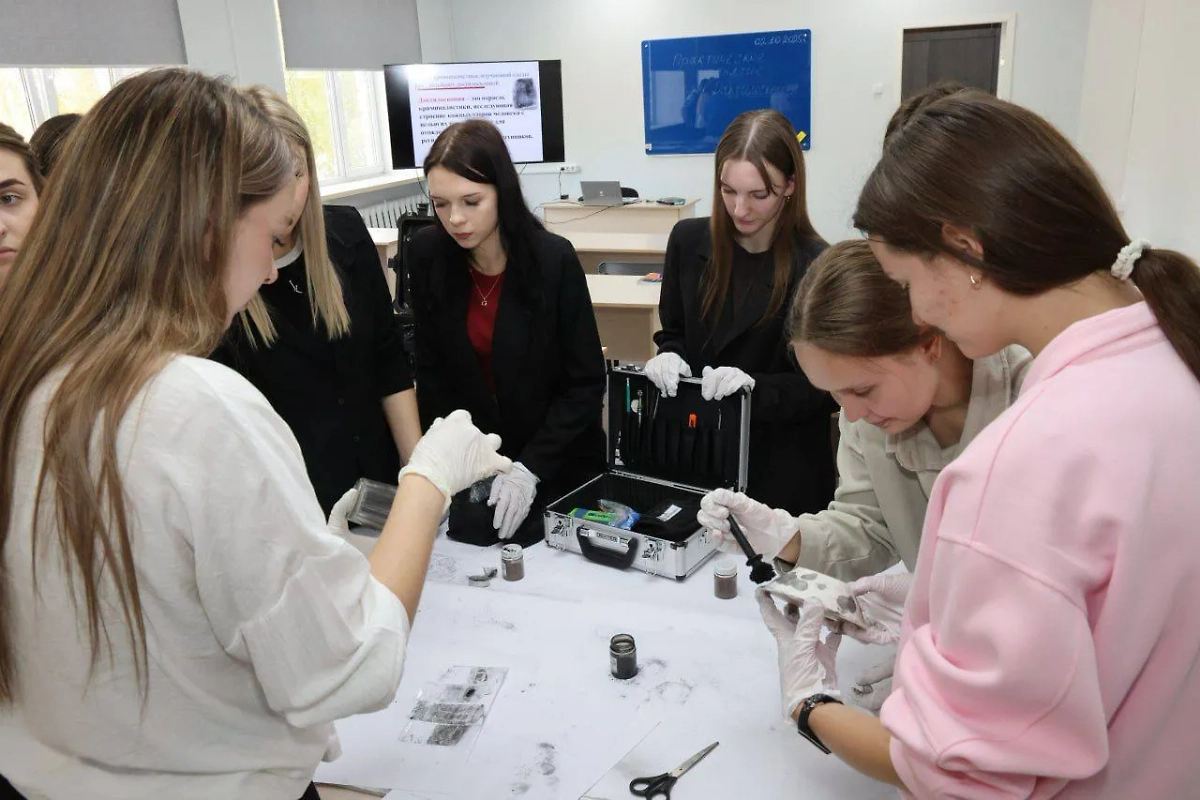 Студенты направления «Правоохранительная деятельность» Перевозского строительного колледжа в учебной лаборатории. Фото © Александр Воложанин, photo.pravda-nn.ru