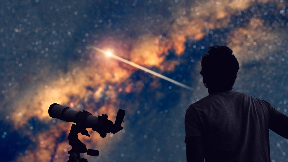 Комету 3I/ATLAS будет отлично видно с Земли с 30 октября по 17 ноября. Фото © Shutterstock / FOTODOM / AstroStar