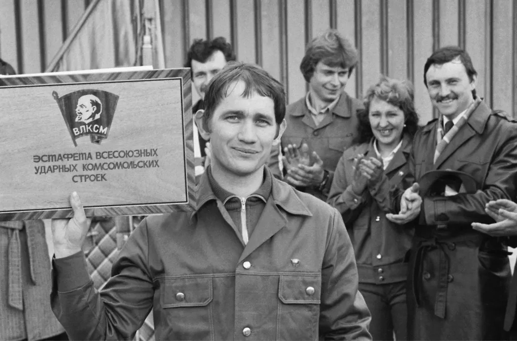 Как жили и работали комсомольцы: 10 исторических снимков. Фото © ТАСС / Виктор Углик