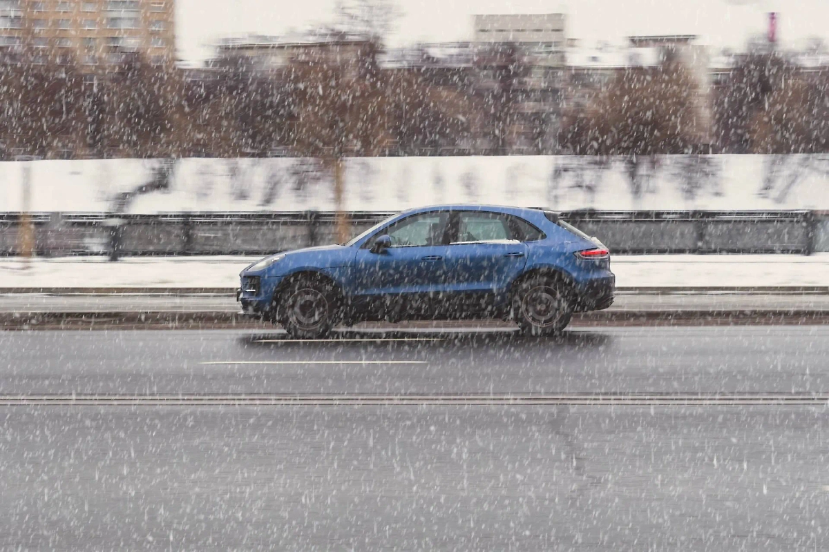 Как ездить по снегу в Москве: практические рекомендации для водителей. Фото © Shutterstock / FOTODOM / Haggardous50000