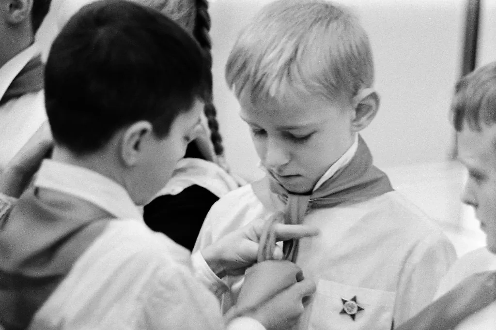 Александр Лосев до ВИА «Цветы» был октябрёнком, пионером и комсомольцем. Происхождение обязывало. Фото © ТАСС / Геннадий Чесноков