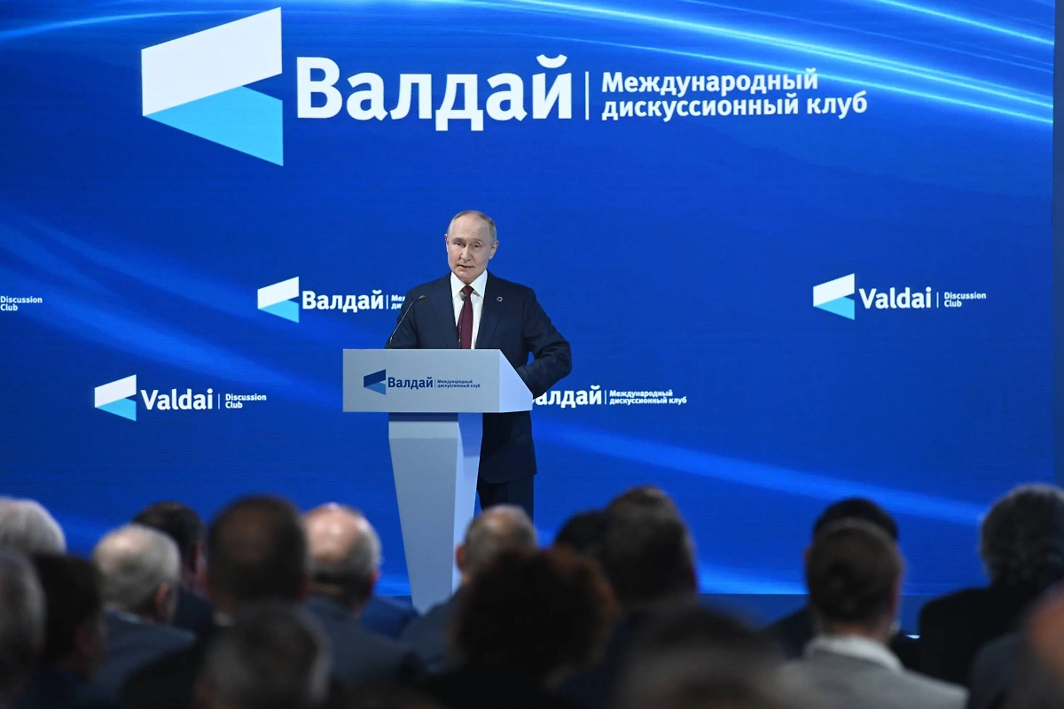Владимир Путин выступает на «Валдае». Обложка © Life.ru