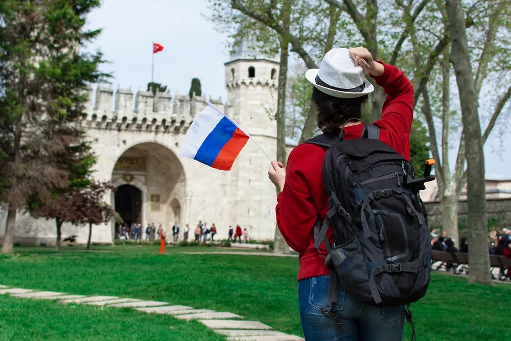 Обложка © Shutterstock / FOTODOM / ErsinTekkol